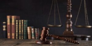 How a Criminal Defence Lawyer Helps Clients Navigate the Legal Process